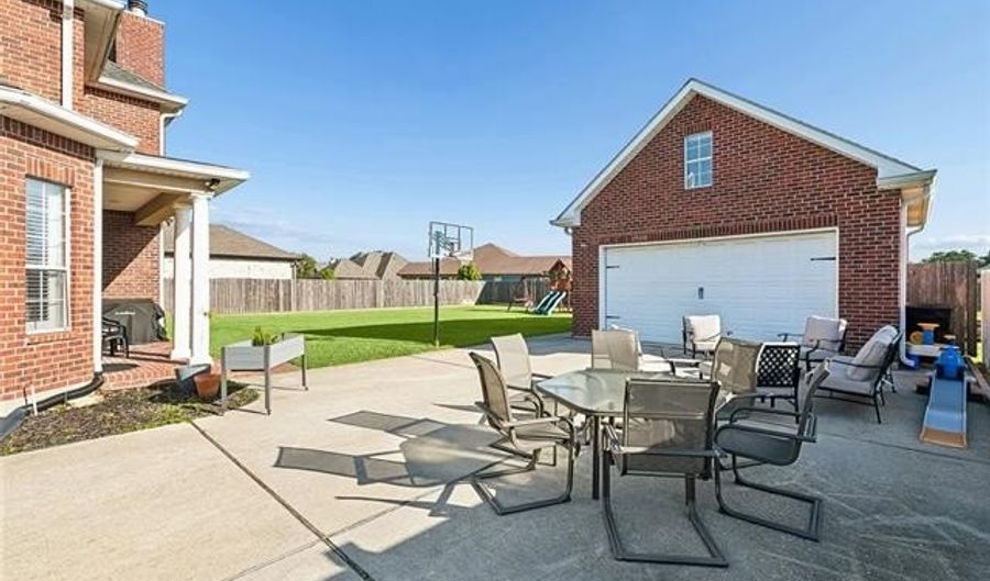 221 SPRING ROSE Dr, Belle Chasse, LA 70037 - 4 Beds, 4 Bath