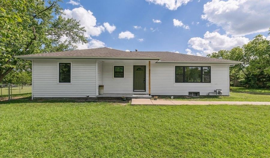 321 W 8th, Andover, KS 67002 - 3 Beds, 1 Bath