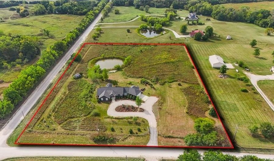 1593 N 150 Rd, Baldwin City, KS 66006 - 4 Beds, 3 Bath