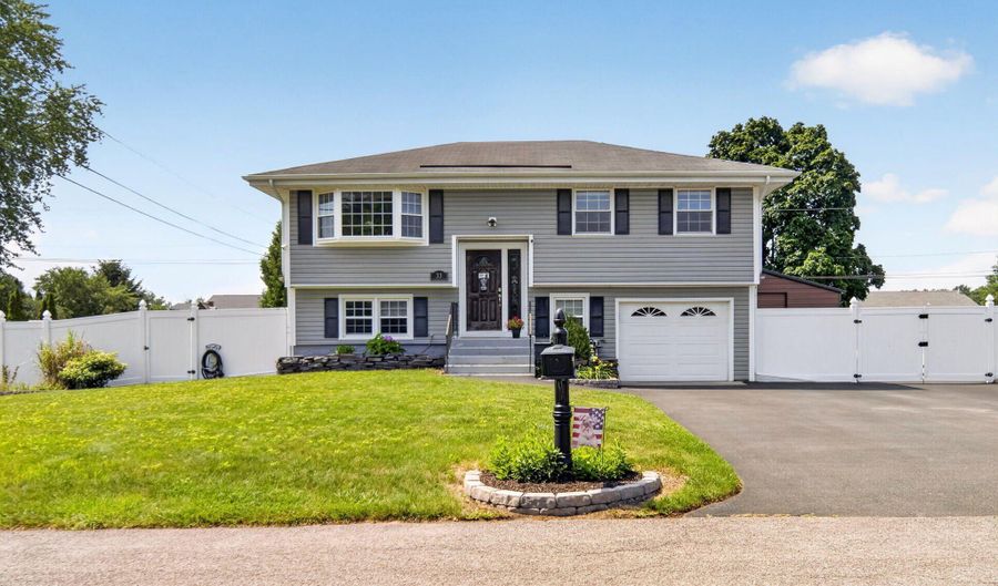 33 Hawthorne Ct, Albany, NY 12211 - 4 Beds, 2 Bath