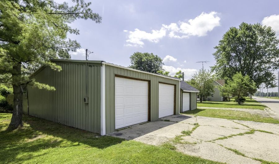 2649 Sherman Rd, Applegate, MI 48401 - 3 Beds, 1 Bath