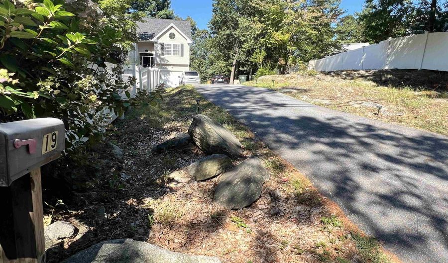 19 W Shore Ave, Manchester, NH 03109 - 3 Beds, 2 Bath