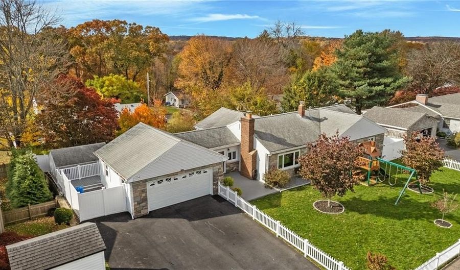 12 Dulles St, Cumberland, RI 02864 - 2 Beds, 2 Bath