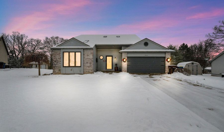 904 Elm St, Auburn, IN 46706 - 3 Beds, 4 Bath