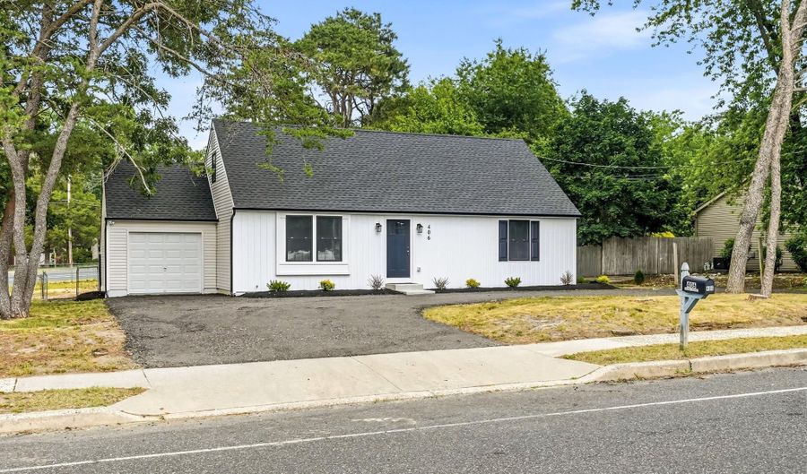 406 3RD St, Atco, NJ 08004 - 4 Beds, 2 Bath