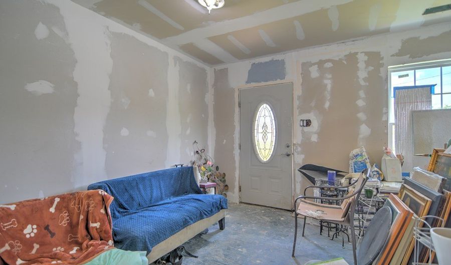 208 E Sixth St, Adel, GA 31620 - 3 Beds, 2 Bath