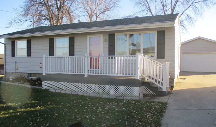 805 Jefferies St, Cherokee, IA 51012 - 2 Beds, 2 Bath