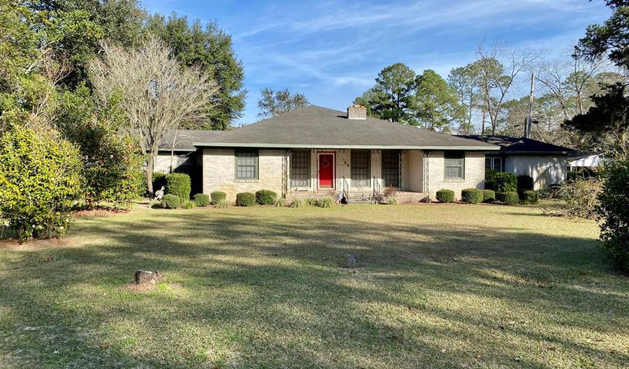 725 Gordon, Adel, GA 31620 - 4 Beds, 3 Bath