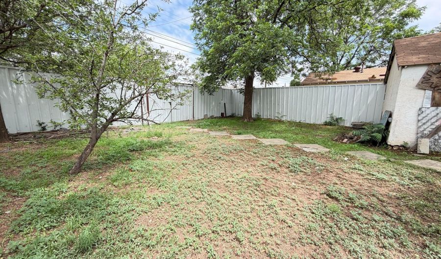 606 S PROSPECT St, Amarillo, TX 79106 - 2 Beds, 2 Bath