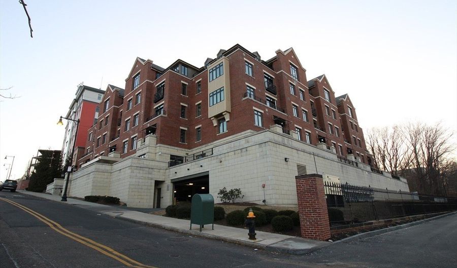 1501 Commonwealth Ave PH1, Boston, MA 02135 - 2 Beds, 2 Bath