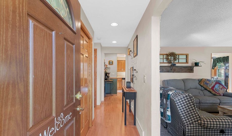2200 S GREENVIEW St, Appleton, WI 54915 - 5 Beds, 2 Bath