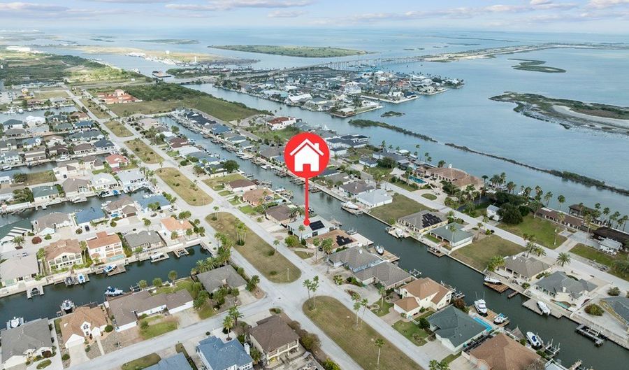 925 Pompano, Aransas Pass, TX 78336 - 3 Beds, 4 Bath