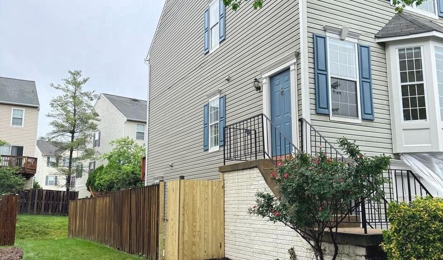 45027 FELLOWSHIP Sq, Ashburn, VA 20147 - 2 Beds, 3 Bath