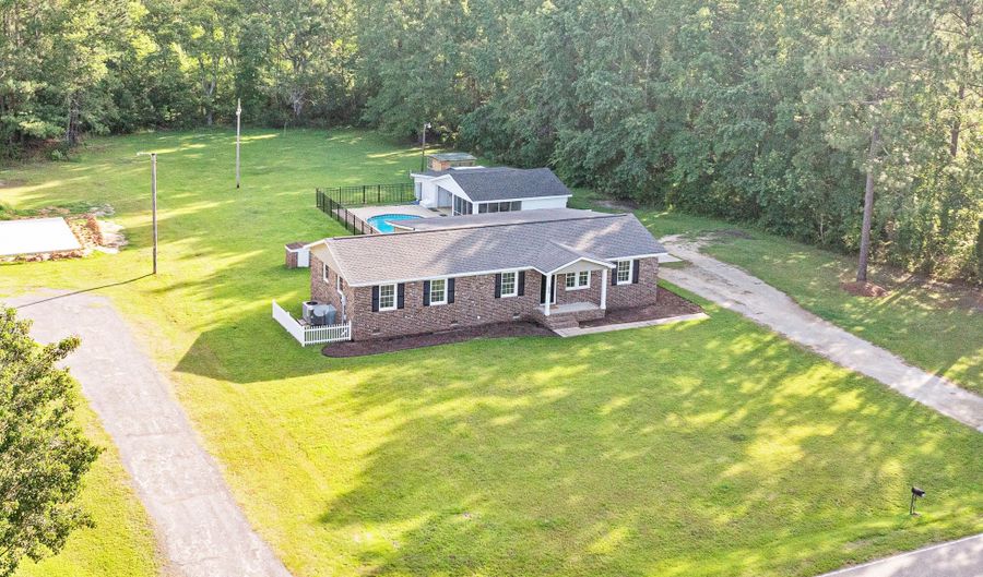 400 Black Oak Rd, Bonneau, SC 29431 - 3 Beds, 2 Bath