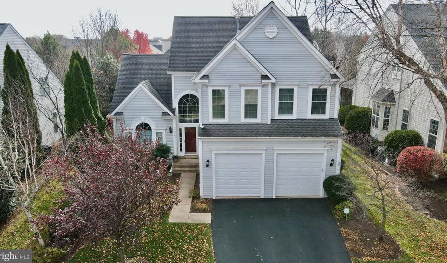 44141 MERRYWOOD Ct, Ashburn, VA 20147 - 4 Beds, 4 Bath