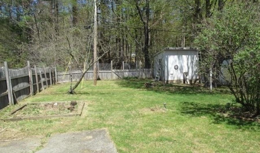 4 Brookwood Dr, Brattleboro, VT 05301 - 2 Beds, 2 Bath