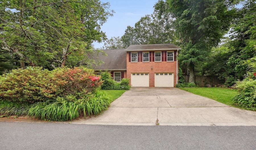 6308 LENOX Rd, Bethesda, MD 20817 - 6 Beds, 4 Bath