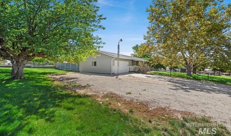 7566 S Valley Heights Dr, Boise, ID 83709 - 3 Beds, 2 Bath