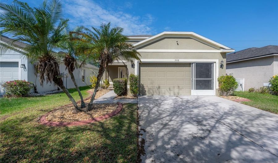 7928 CARRIAGE POINTE Dr, Gibsonton, FL 33534 - 3 Beds, 3 Bath