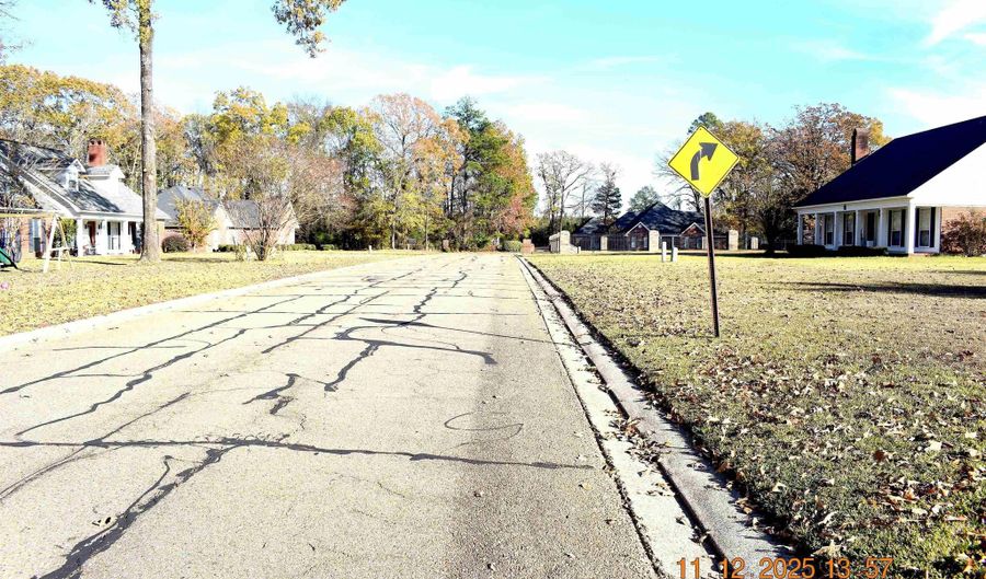 609 NEPTUNE Dr, Bastrop, LA 71220 - 3 Beds, 2 Bath