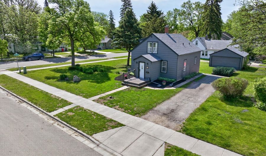620 8th Ave E, Alexandria, MN 56308 - 3 Beds, 2 Bath