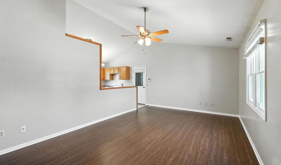806 Deer Ridge Xing, Auburn, IN 46706 - 3 Beds, 2 Bath