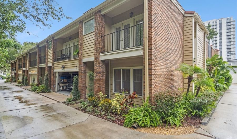 619 BROADWAY Ave 8, Orlando, FL 32803 - 3 Beds, 4 Bath