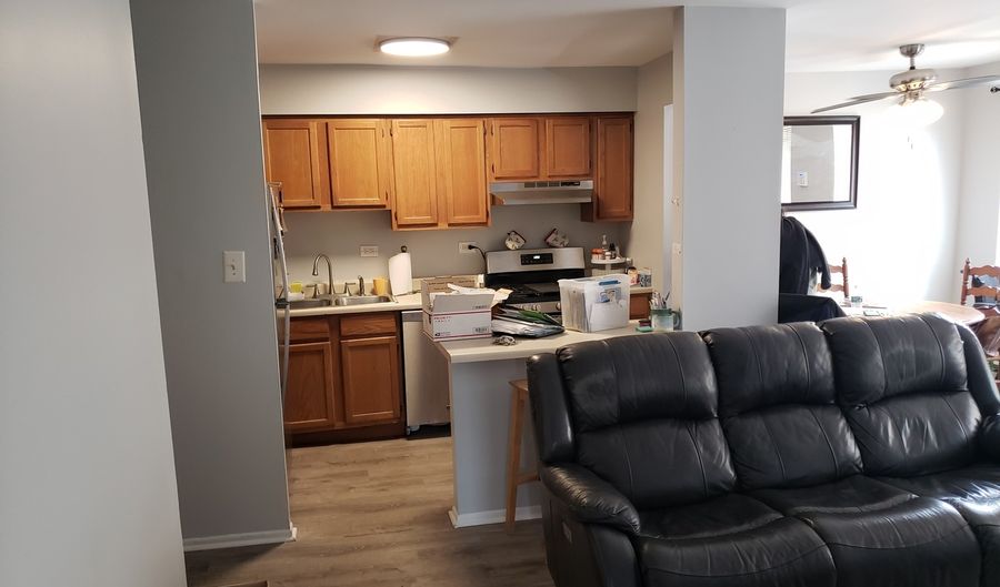 1227 S Harlem Ave 204, Berwyn, IL 60402 - 2 Beds, 1 Bath