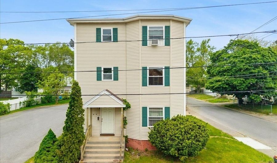 35 Hazel St B, Attleboro, MA 02703 - 3 Beds, 1 Bath