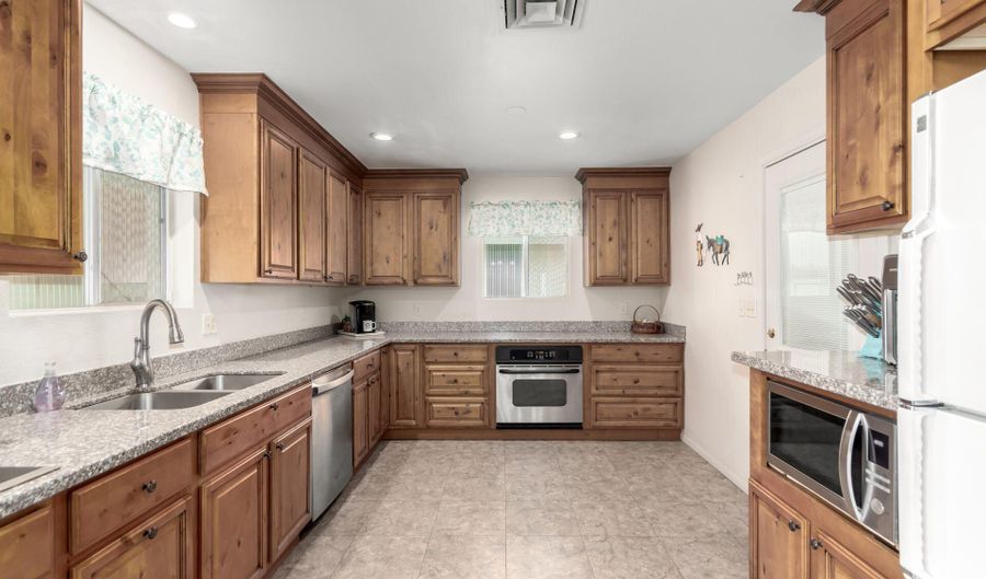 1417 S GRAND Dr, Apache Junction, AZ 85120 - 2 Beds, 2 Bath