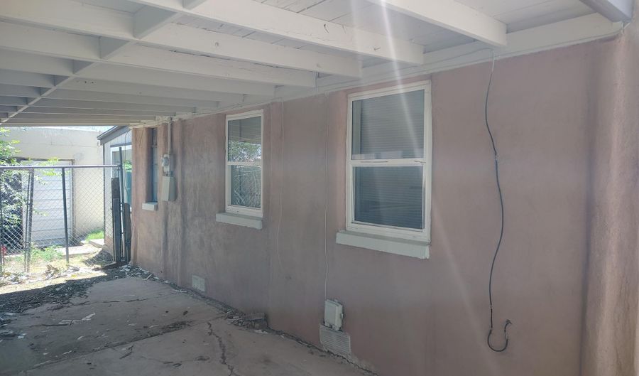 1007 W CASTILLO Ave, Belen, NM 87002 - 2 Beds, 1 Bath