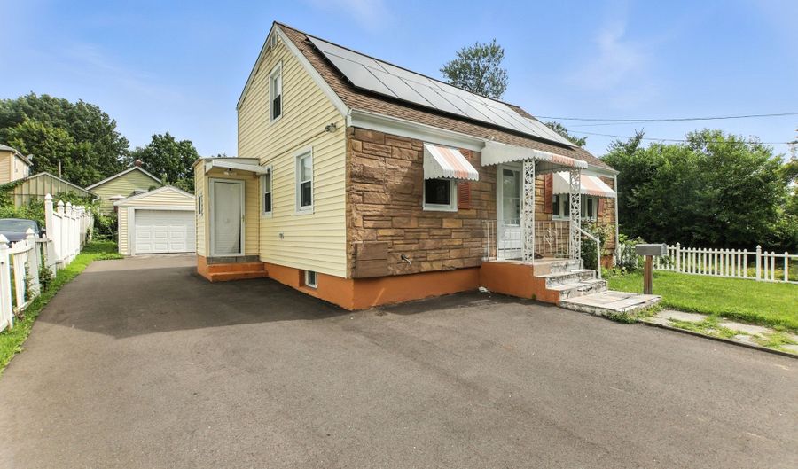 34 Gilbert Ave, Bloomfield, CT 06002 - 3 Beds, 2 Bath