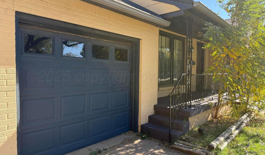 1619 S LIPSCOMB St, Amarillo, TX 79102 - 3 Beds, 2 Bath