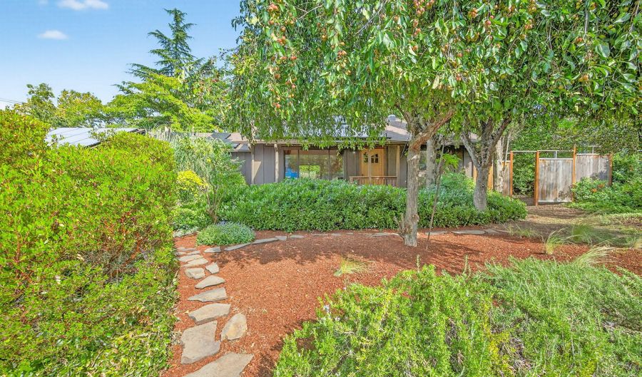 740 Park St, Ashland, OR 97520 - 3 Beds, 2 Bath