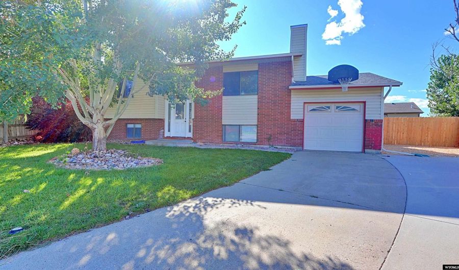 3056 Herrington Dr, Casper, WY 82601 - 5 Beds, 2 Bath