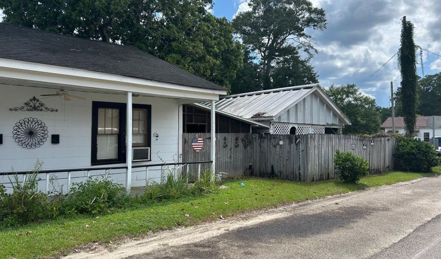 67 Main Ave, Brooklyn, MS 39425 - 3 Beds, 2 Bath