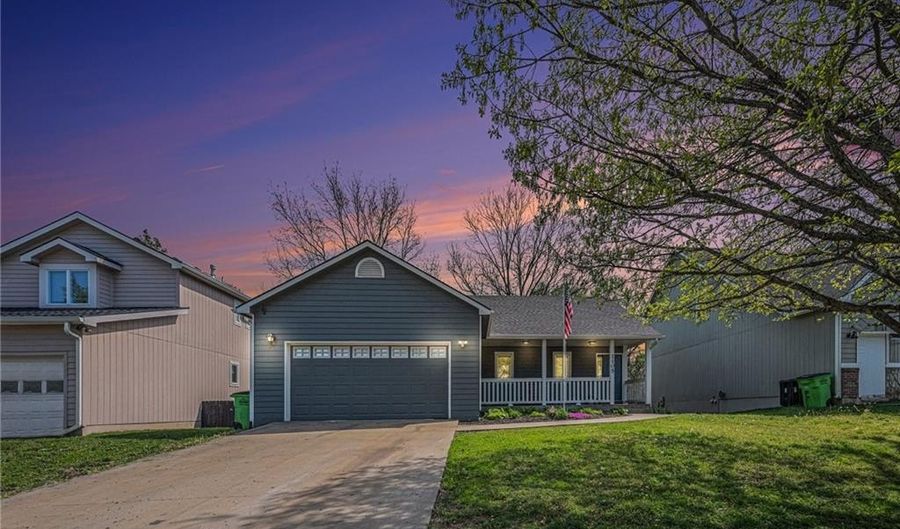 1105 Grove St, Baldwin City, KS 66006 - 4 Beds, 3 Bath