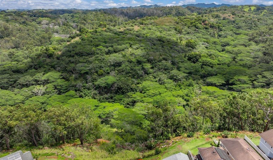 98-1910 Kaahumanu St U, Pearl City, HI 96782 - 4 Beds, 3 Bath