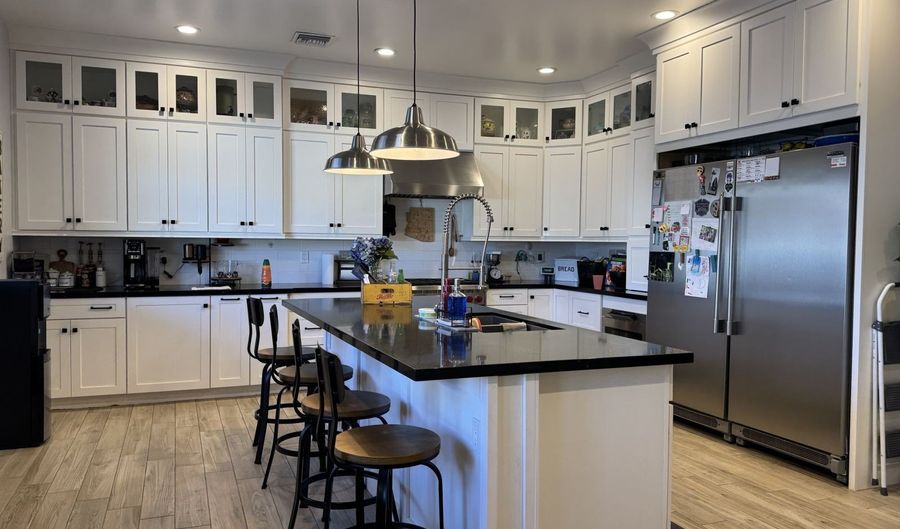 123 6th St, Clifton, AZ 85533 - 3 Beds, 2 Bath