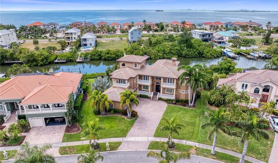 6459 RUBIA Cir, Apollo Beach, FL 33572 - 4 Beds, 6 Bath