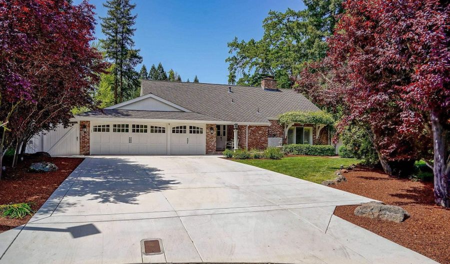 24 Ray Ct, Alamo, CA 94507 - 4 Beds, 3 Bath