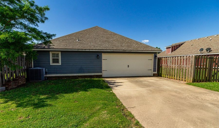 3814 Ridgepointe Ave, Bentonville, AR 72712 - 3 Beds, 2 Bath