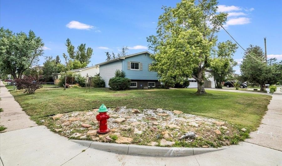 4825 E 12TH St, Cheyenne, WY 82001 - 3 Beds, 2 Bath
