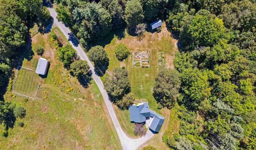 411 Bennett Rd, Barnard, VT 05031 - 4 Beds, 4 Bath