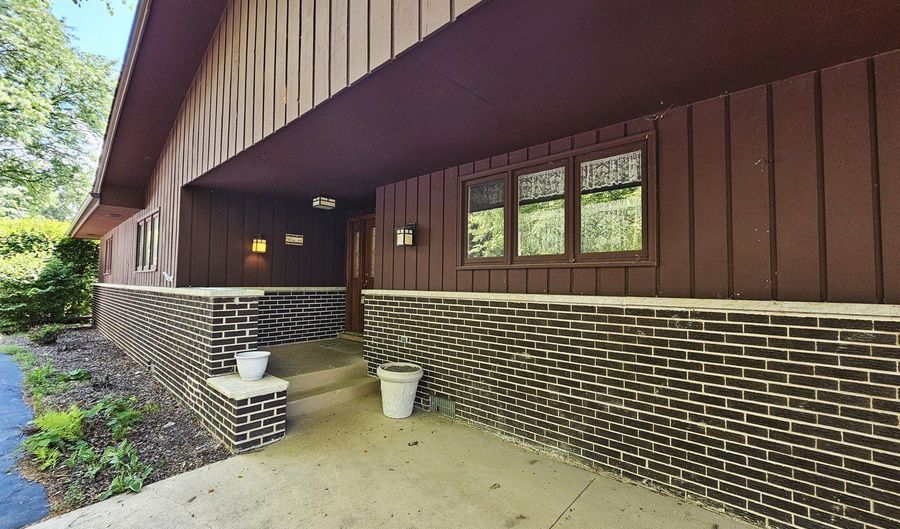 9616 Zimmer Dr, Algonquin, IL 60102 - 3 Beds, 3 Bath