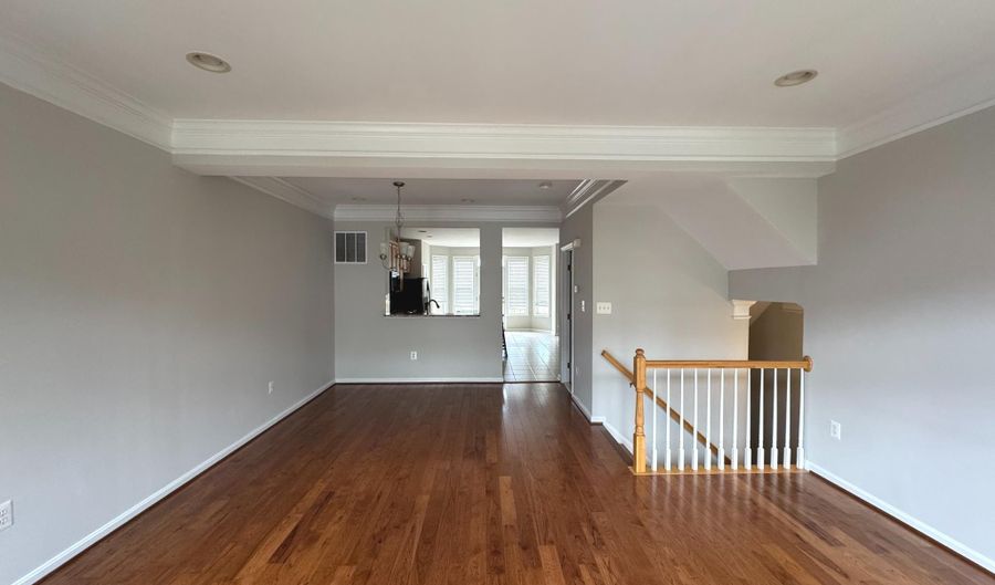 24721 CLOCK TOWER Sq, Aldie, VA 20105 - 3 Beds, 4 Bath