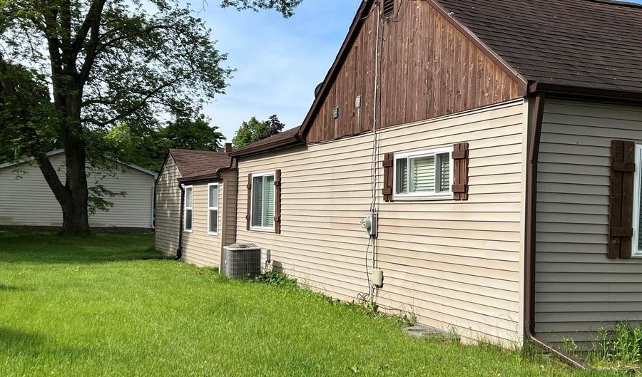1302 Barnes St, Albion, MI 49224 - 3 Beds, 2 Bath