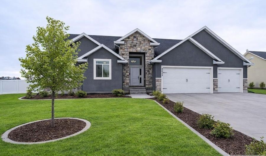 5433 Klamath Falls St, Ammon, ID 83406 - 6 Beds, 3 Bath