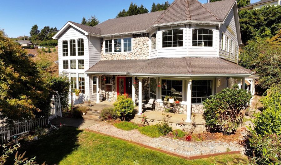 217 MARINE Dr, Brookings, OR 97415 - 3 Beds, 3 Bath