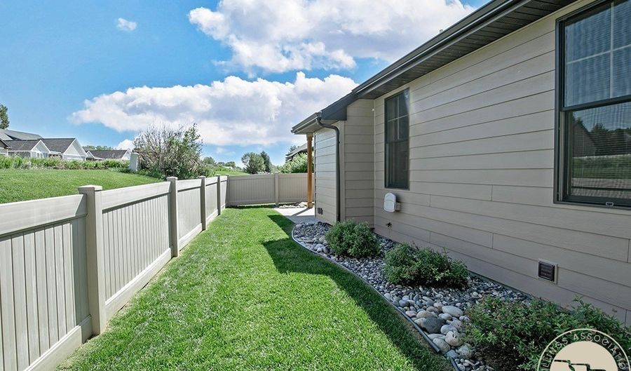 3737 Fairmeadow Ct, Billings, MT 59102 - 4 Beds, 3 Bath